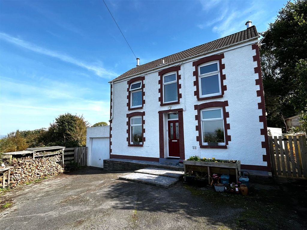 3 bed semidetached house for sale in Old Colliery House, Old Colliery