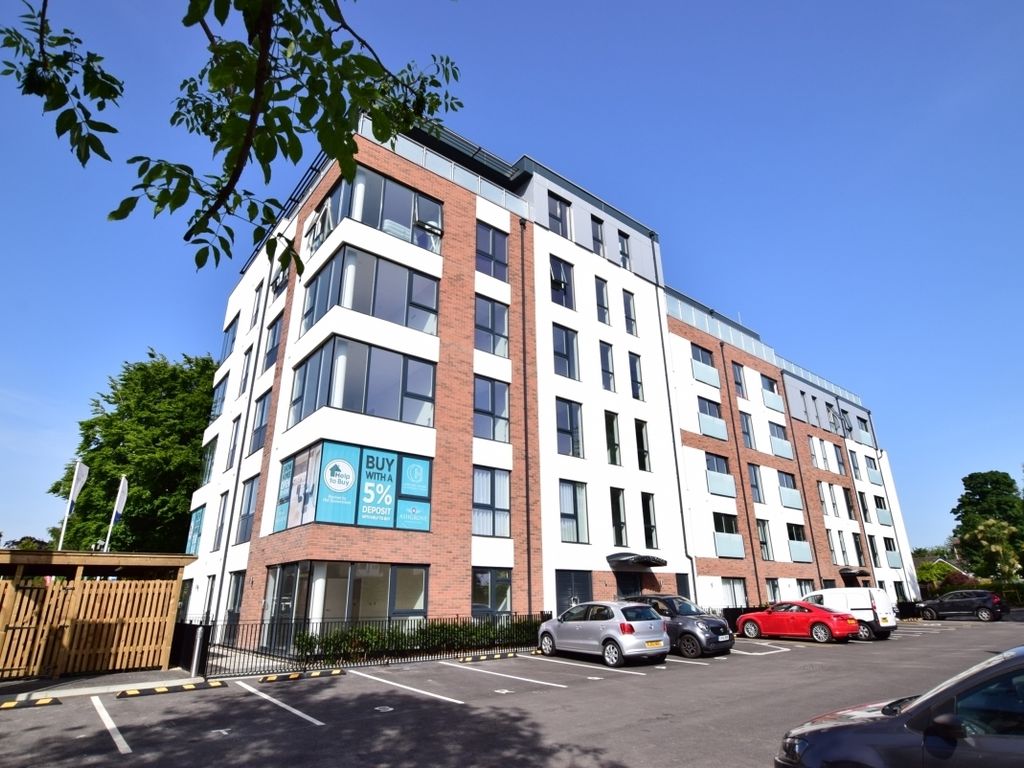 1 bed flat to rent in Station Road, Horsham RH13, £1,300 pcm Zoopla