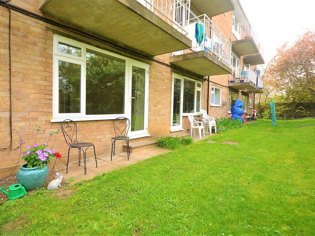 1 bed flat for sale in Cavendish Road, Colliers Wood, London SW19, £