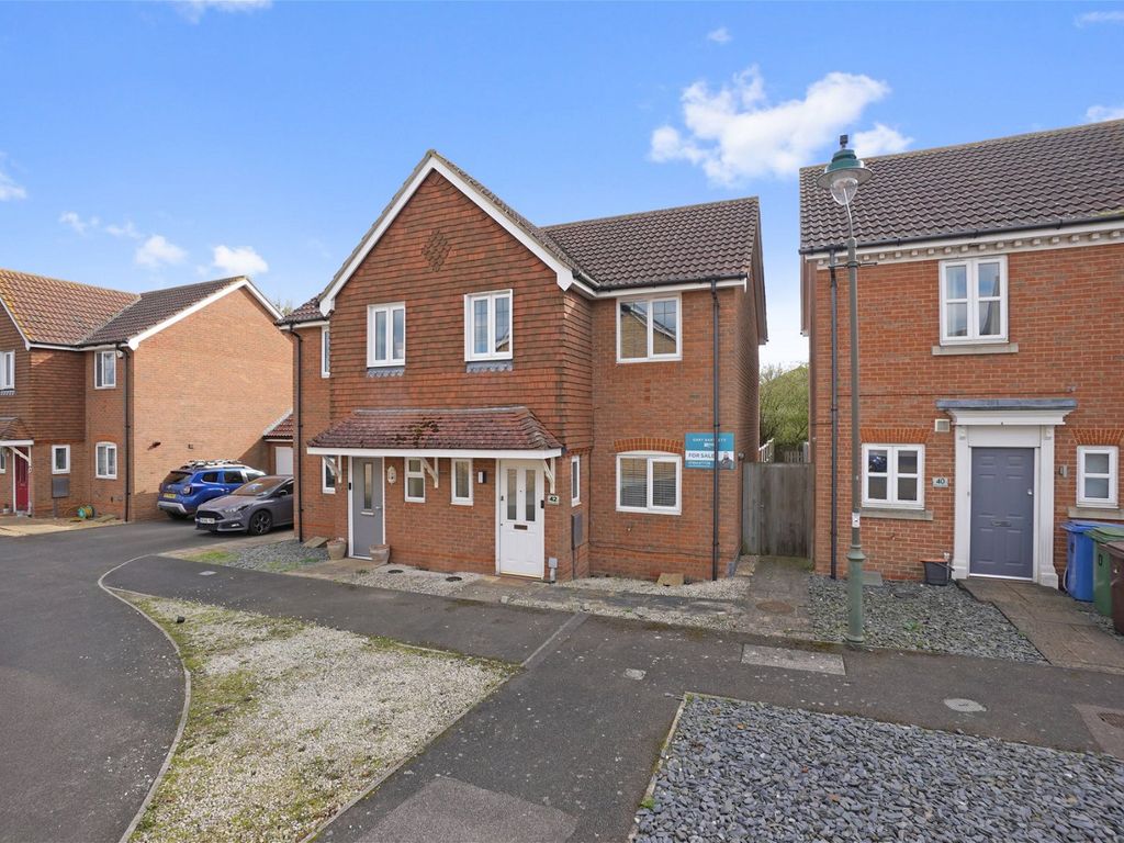 3 bed semidetached house for sale in Mallard Crescent, Iwade