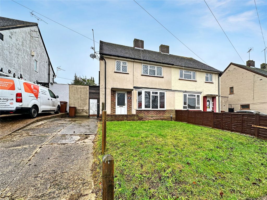 3 bed semidetached house for sale in Eden Avenue, Chatham ME5, £