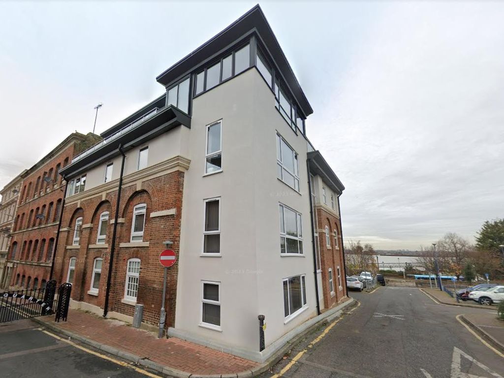 1 bed flat to rent in Thames View Court, High Street, Gravesend DA11, £