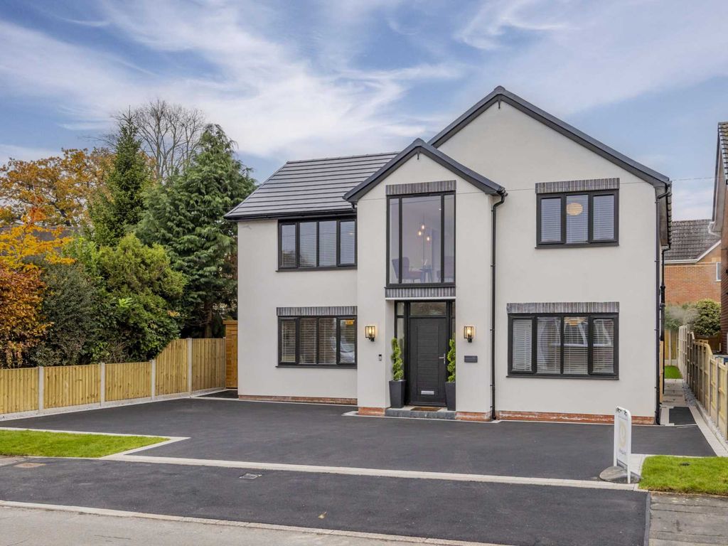 4 bed detached house for sale in Diamond Ridge, Barlaston ST12, £