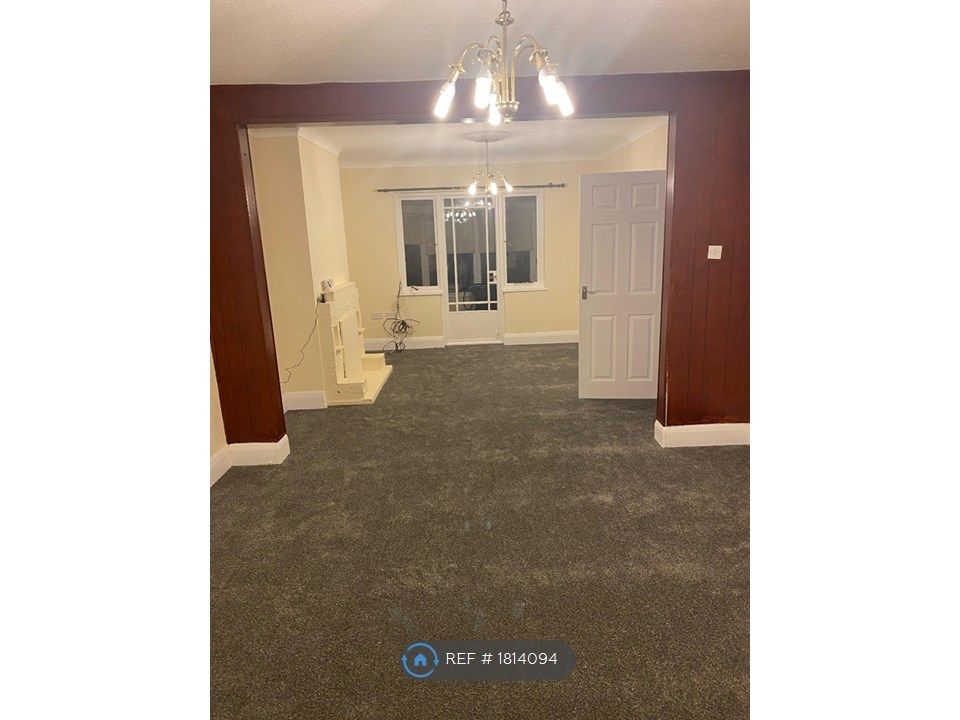 3 bed terraced house to rent in Bellman Avenue, Gravesend DA12, £1,450