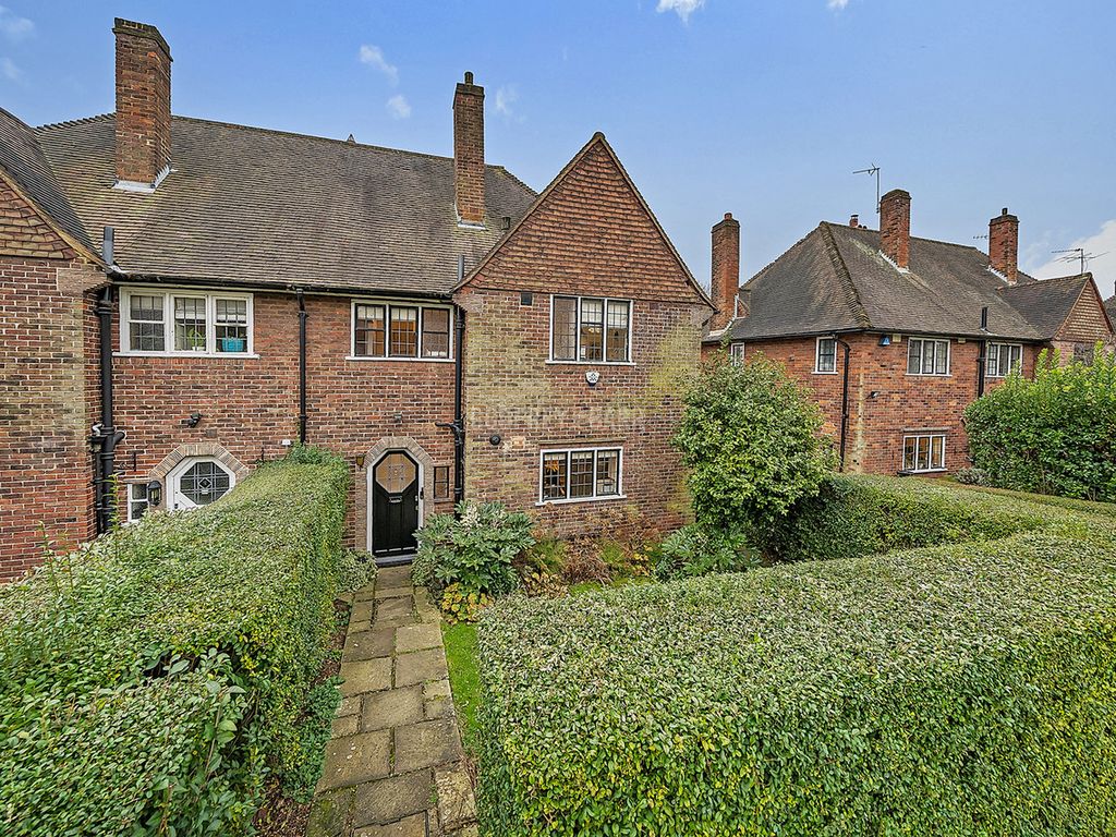 4 bed semidetached house for sale in Hill Top, London NW11, £1,350,000