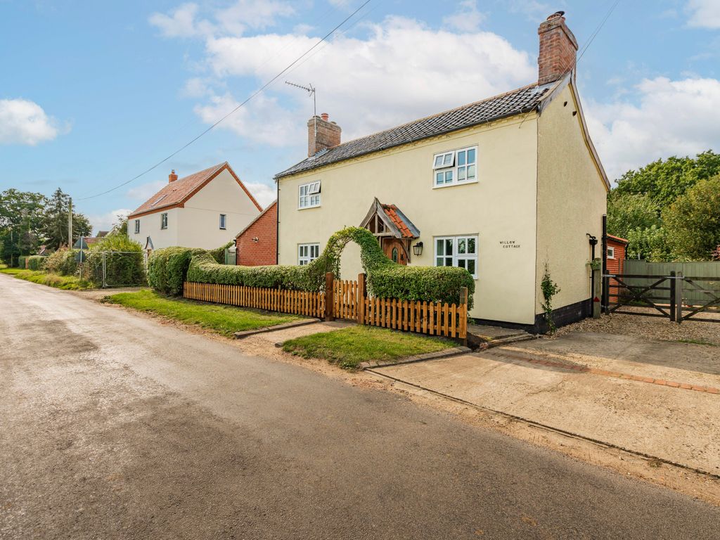 3 bed cottage for sale in Dereham Road, Westfield, Dereham NR19, £