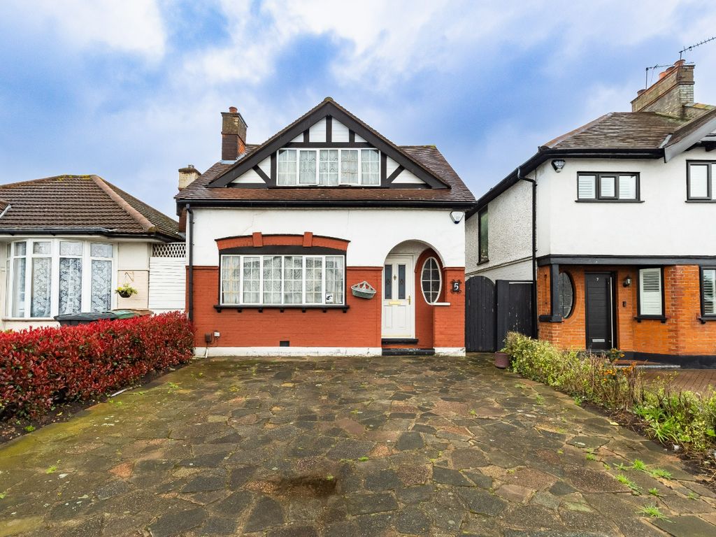 2 bed detached house for sale in Kings Road, Chingford E4, £500,000