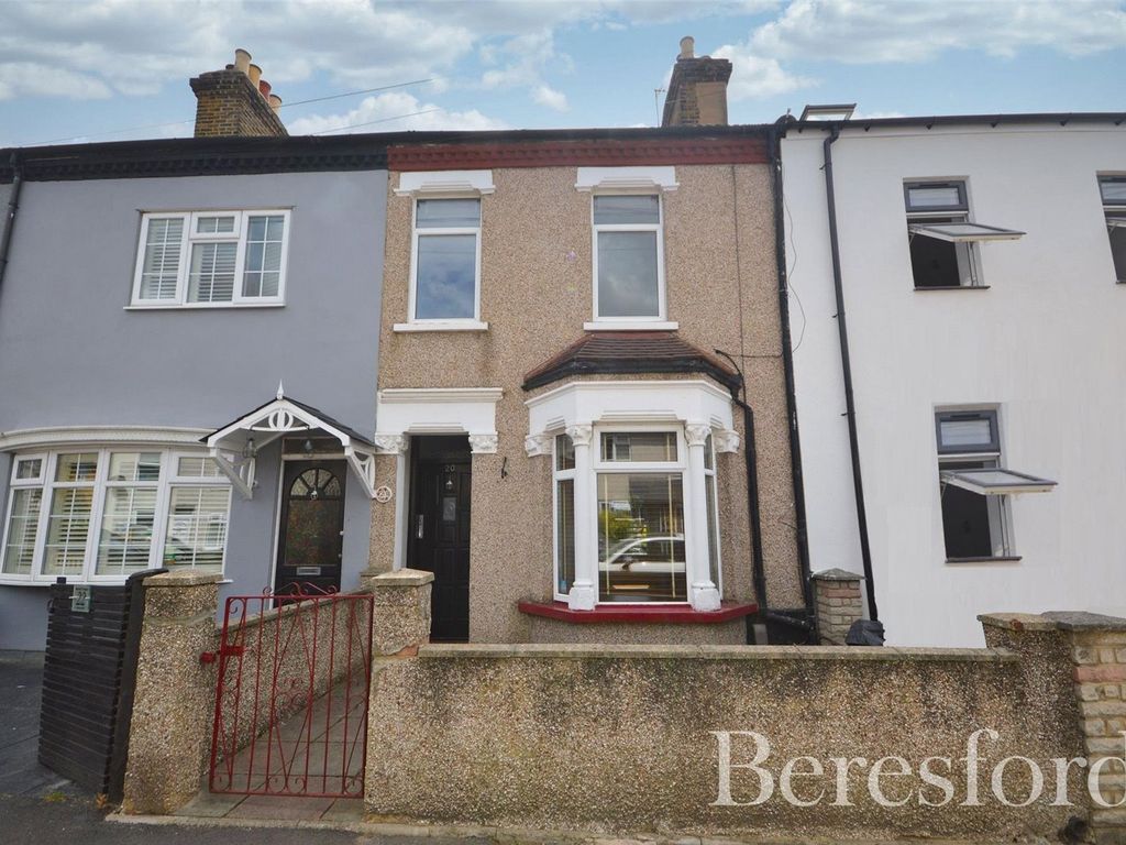 2 bed end terrace house for sale in Shaftesbury Road, Romford RM1 Zoopla