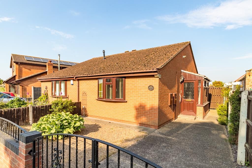 1 bed semidetached bungalow for sale in Campbells Farm Avenue, Gunness