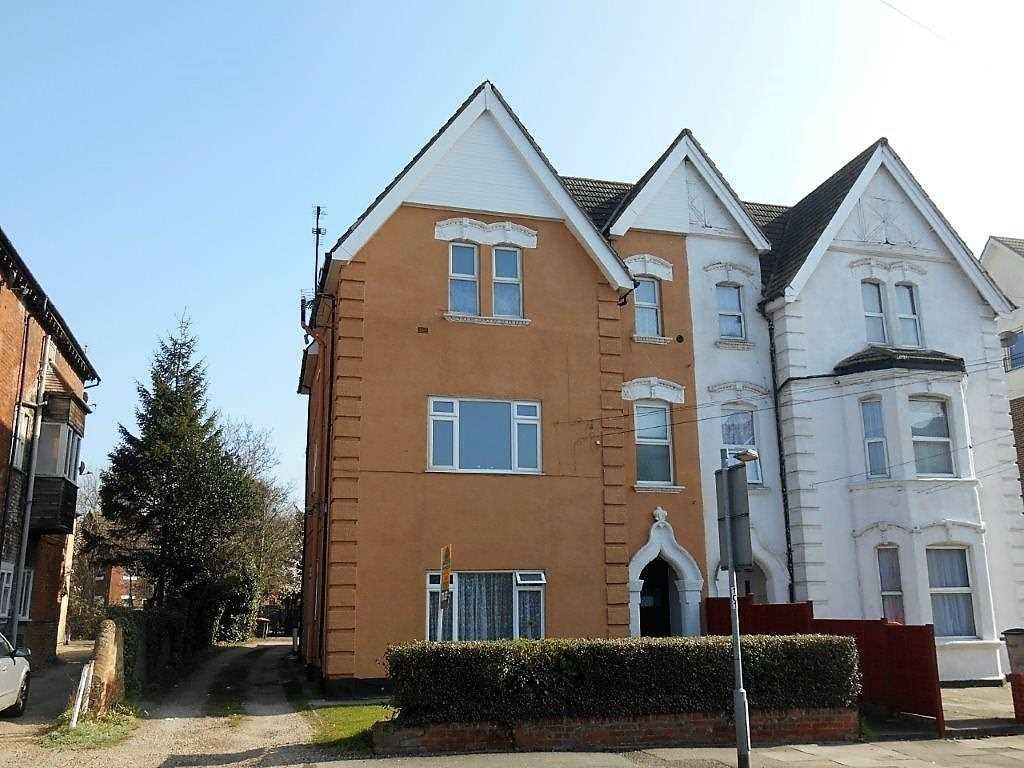 2 bed flat for sale in Shakespeare Road, Bedford, Bedford MK40 Zoopla