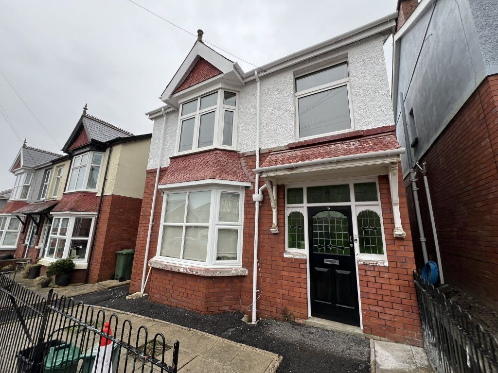 2 bed flat to rent in Myrddin Crescent, Carmarthen, Carmarthenshire