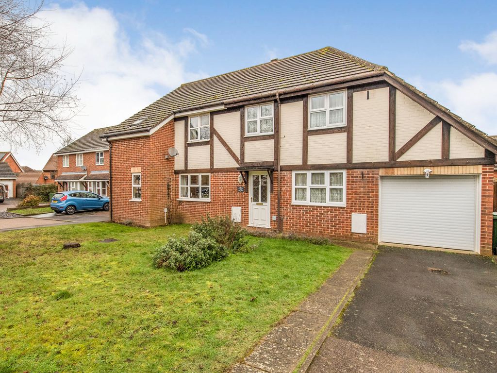 3 bed semidetached house for sale in Hayrick Close, Weavering