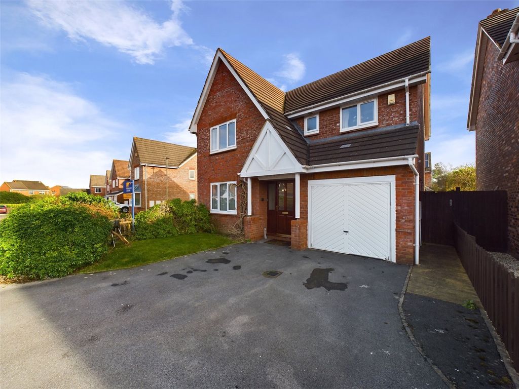 4 bed detached house for sale in Great Grove, Abbeymead, Gloucester