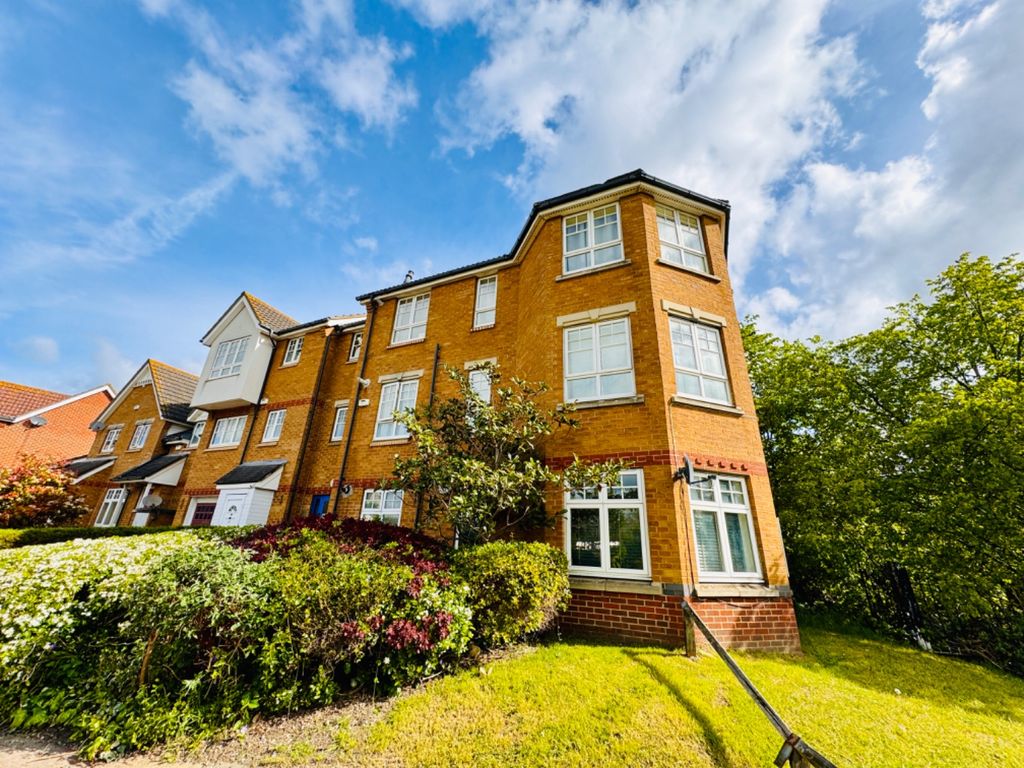 2 bed flat for sale in Greenhaven Drive, Thamesmead London SE28, £