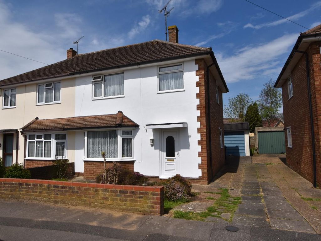 3 bed semidetached house for sale in Rylands Road, Kennington, Ashford