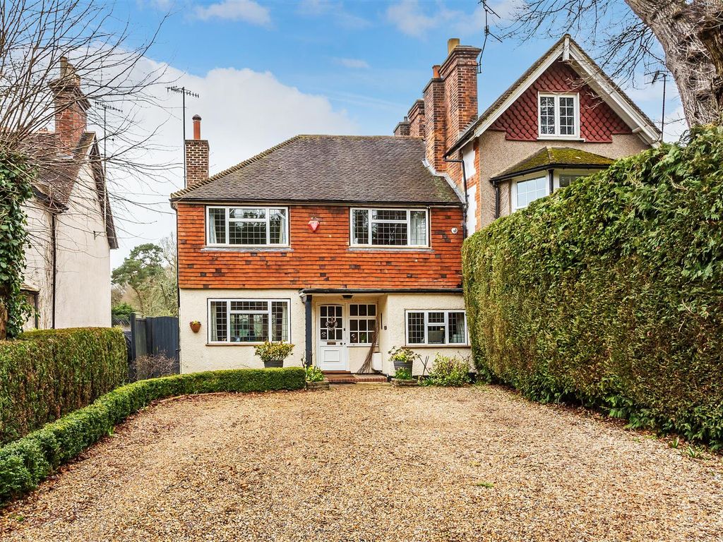 4 bed semidetached house for sale in Tilburstow Hill Road, South