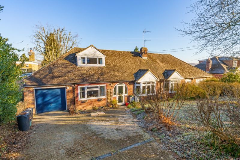 4 bed semidetached bungalow for sale in Chartridge Lane, Chesham HP5