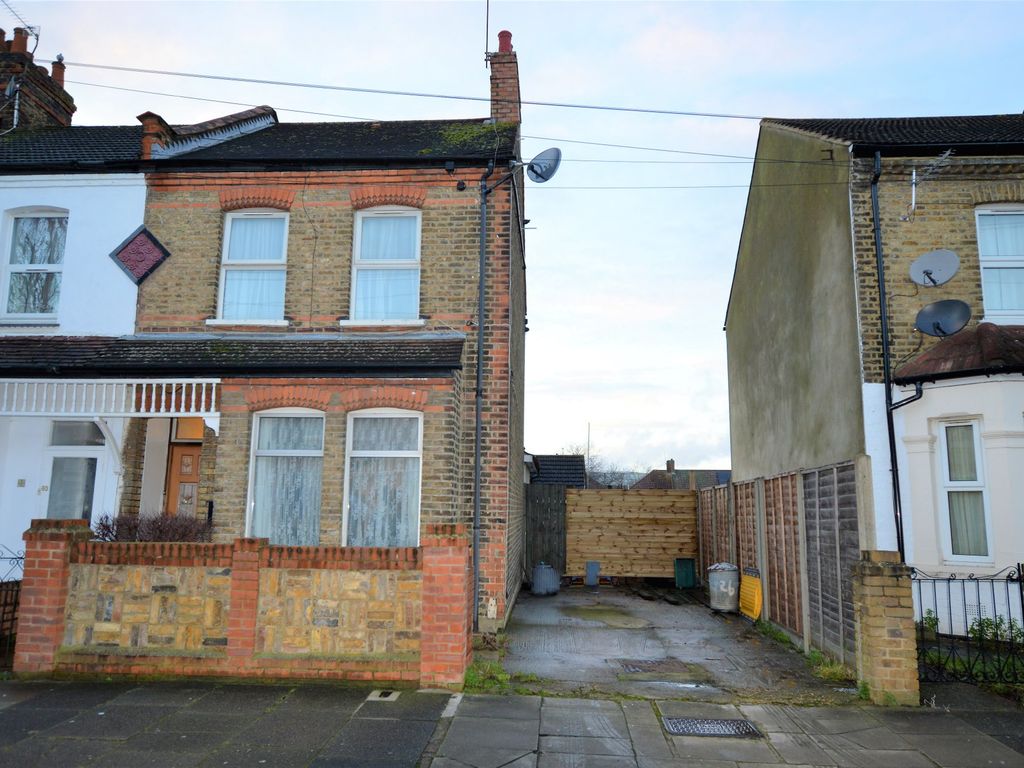 3 bed end terrace house for sale in Beresford Road, Southall UB1 Zoopla