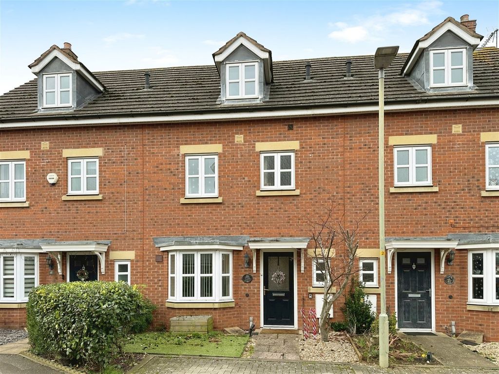 4 bed terraced house for sale in Hartley Gardens, Gloucester GL4, £