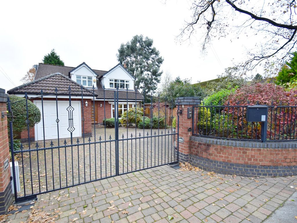 4 bed detached house for sale in Moss Lane, Bramhall, Stockport SK7, £