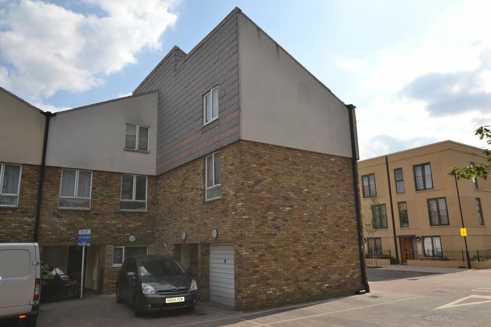 (Arches), Valentia Place, London SW9  