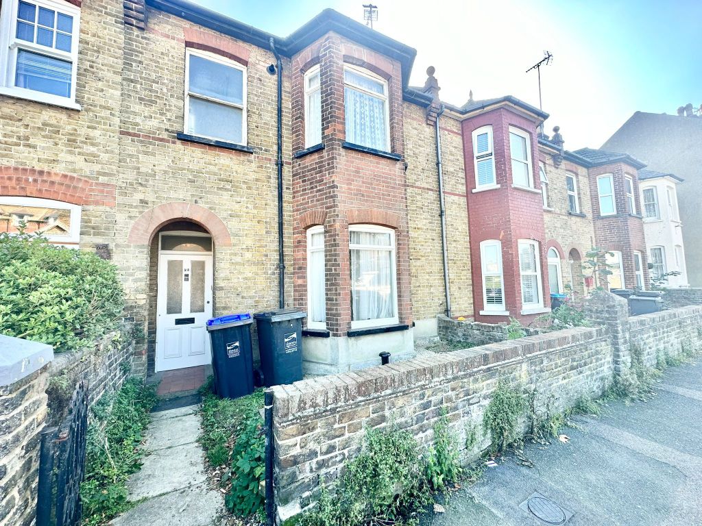 2 bed flat to rent in Westbury Road, WestgateOnSea CT8, £875 pcm Zoopla