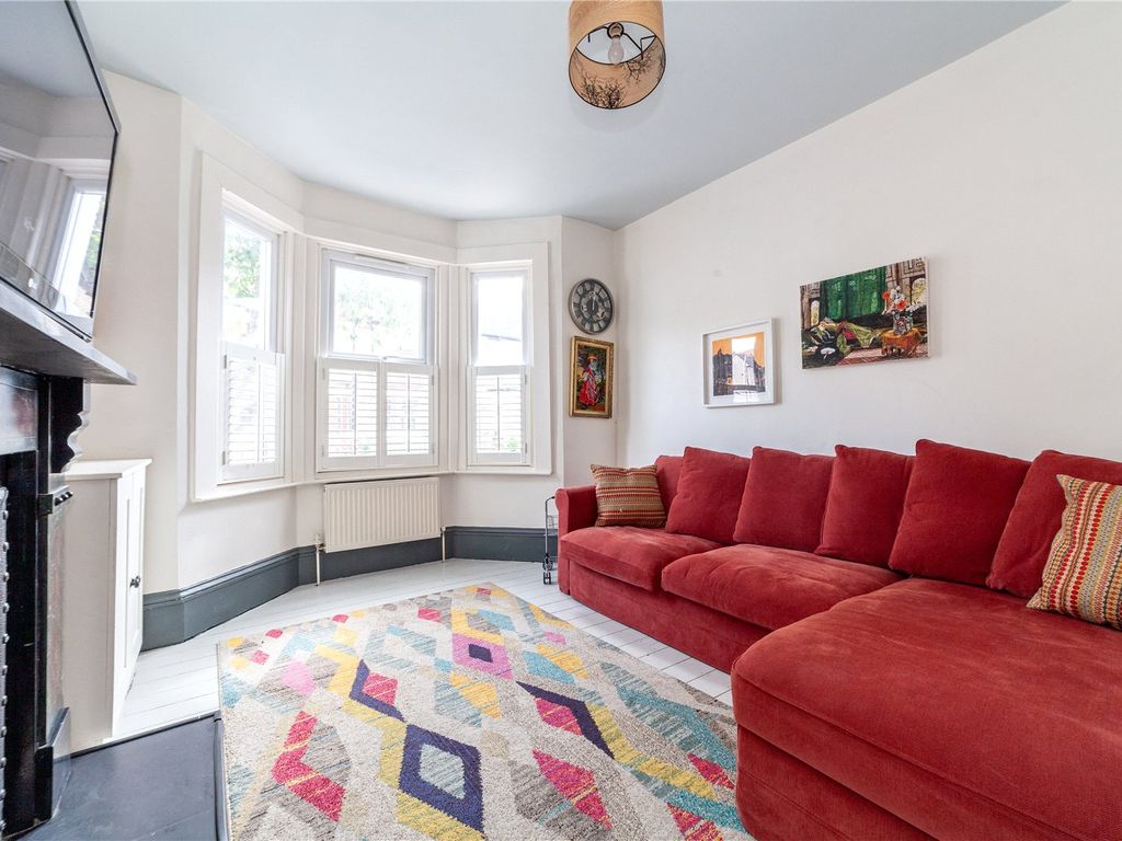 2 bed terraced house to rent in Banares Road, Plumstead, London SE18