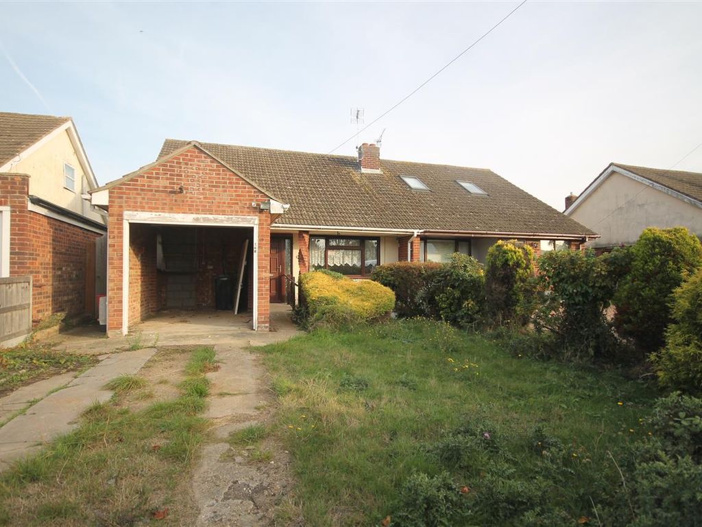 2 bed bungalow for sale in Thorpe Road, ClactonOnSea CO15 Zoopla