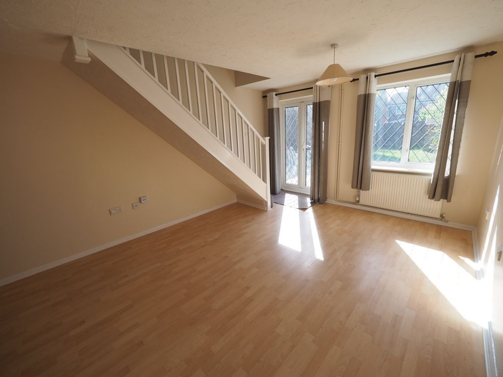 2 bed semidetached house to rent in Ravenfield, Englefield Green