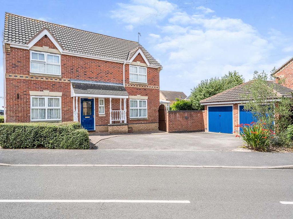 4 bed detached house for sale in Woburn Grove, Retford, Nottinghamshire