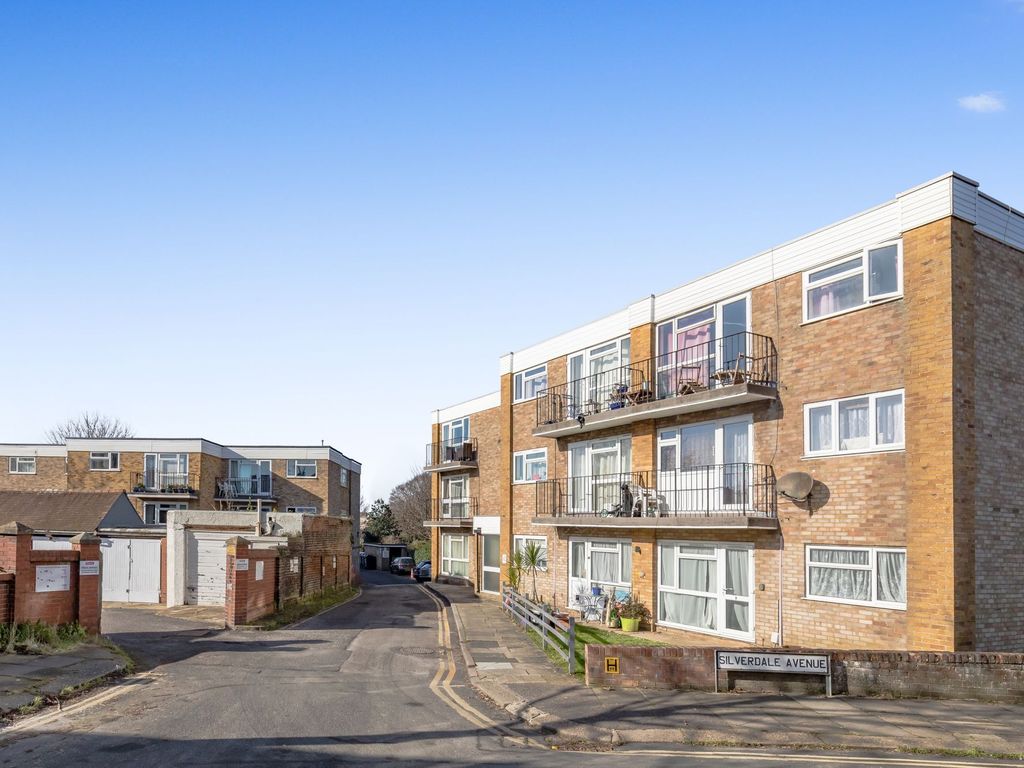 2 bed flat for sale in Lyndhurst Road, Hove BN3 Zoopla