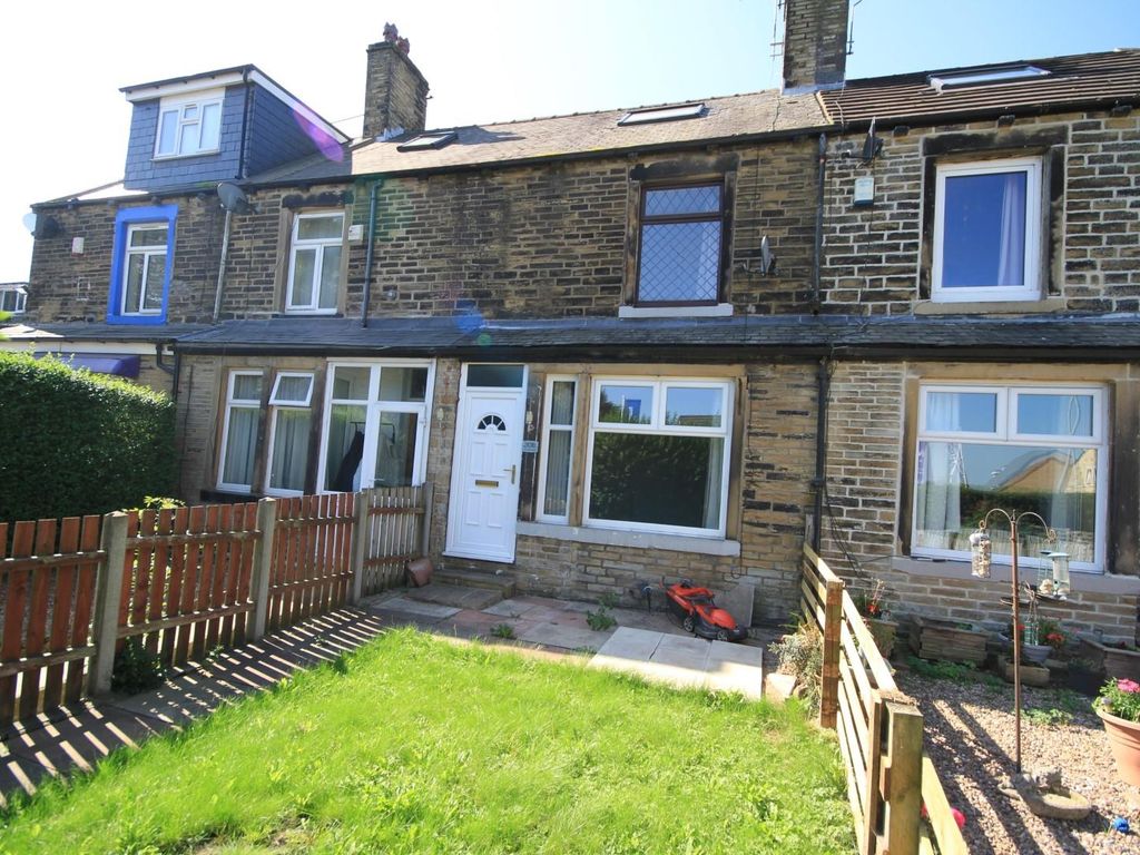 3 bed terraced house for sale in Moorside Road, Eccleshill, Bradford