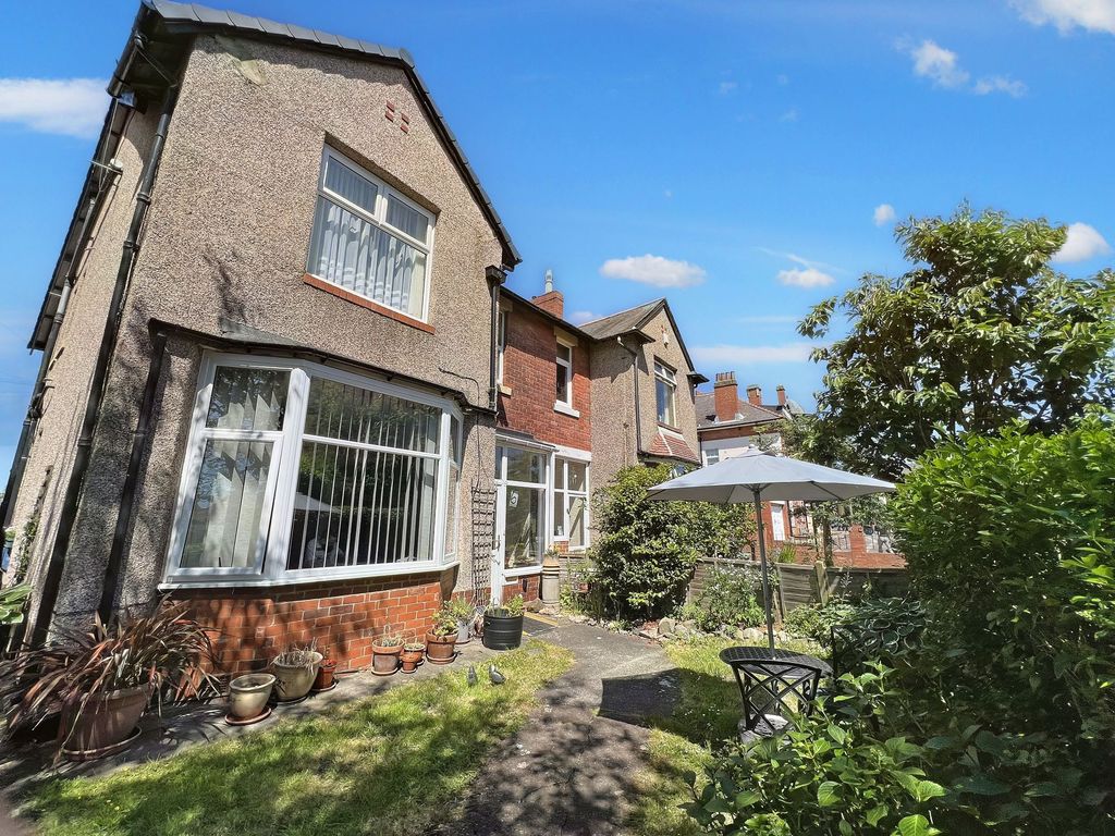 5 bed semidetached house for sale in Connaught Gardens, Forest Hall, Newcastle Upon Tyne NE12