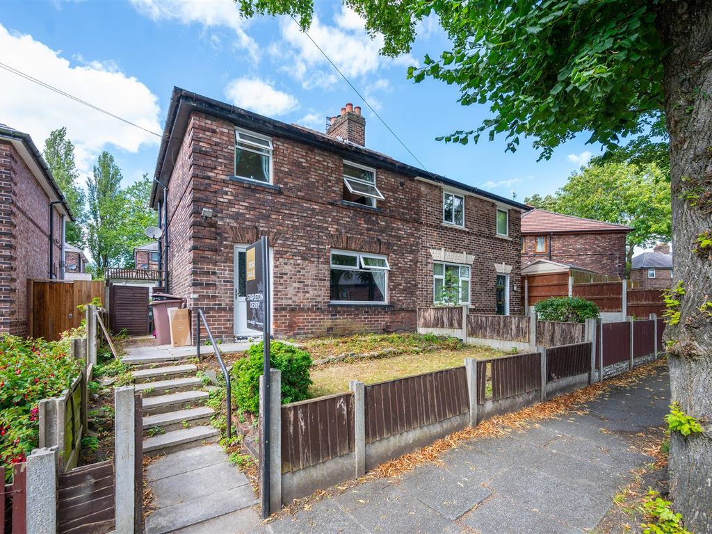 3 bed semidetached house for sale in Hillside Avenue, Dentons Green