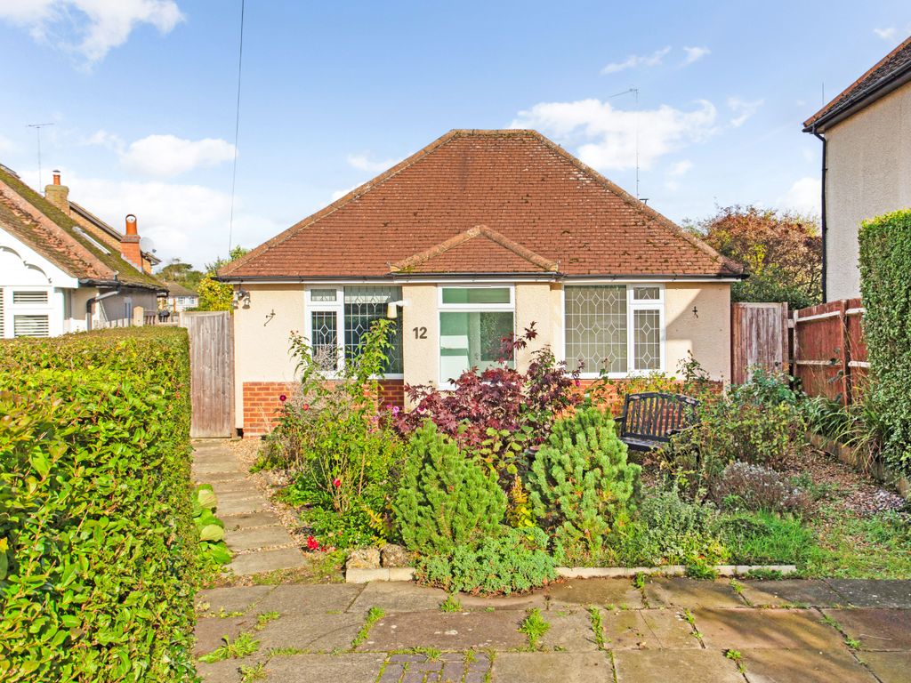 3 bed detached bungalow for sale in Highfield Road, St. Albans AL4, £