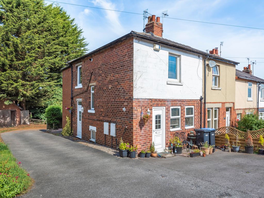 2 bed flat for sale in Bachelor Gardens, Harrogate, North Yorkshire, UK