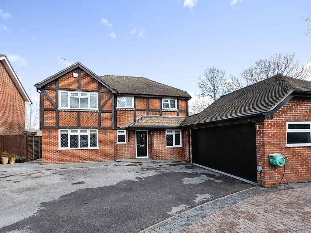 4 bed detached house for sale in Lovegroves, Chineham, Basingstoke