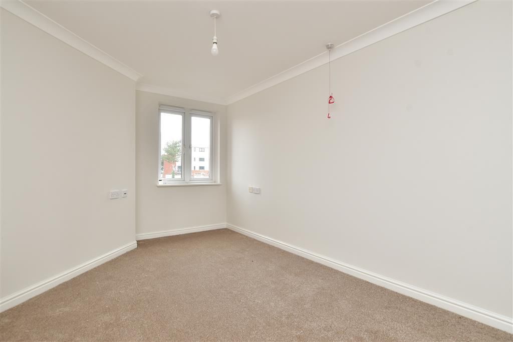 1 bed flat for sale in Massetts Road, Horley, Surrey RH6 Zoopla