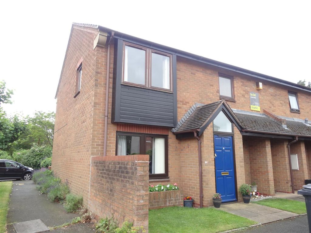 2 bed flat to rent in 14 Castle Court, Wem, Shropshire SY4, £625 pcm
