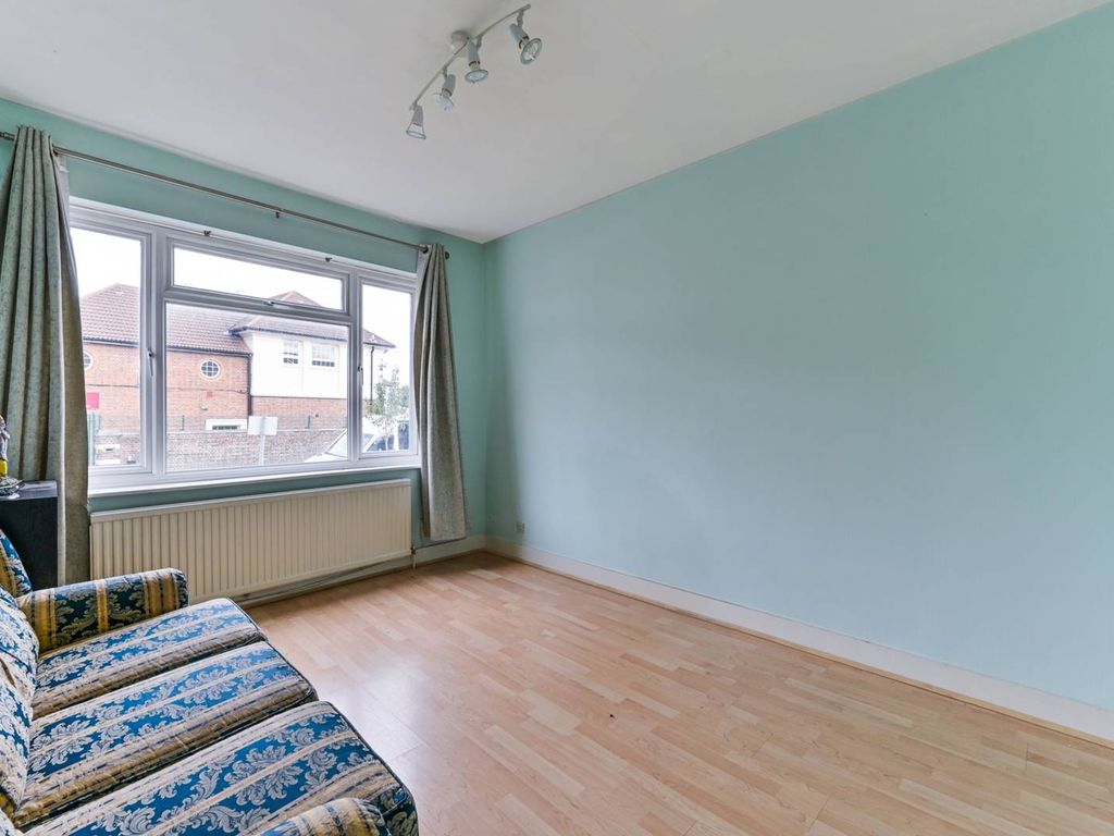 2 bed flat for sale in Oval Road, East Croydon, Croydon CR0, £300,000