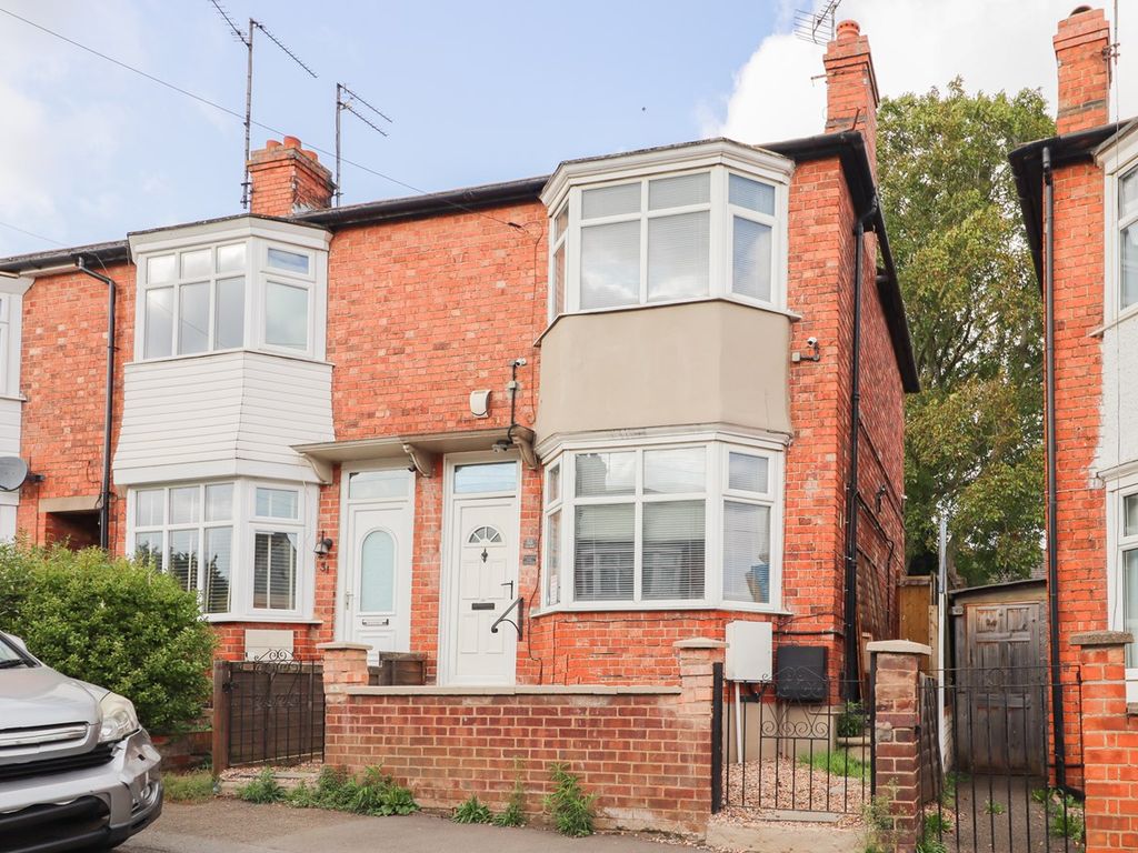 2 bed end terrace house for sale in Leys Road, Wellingborough