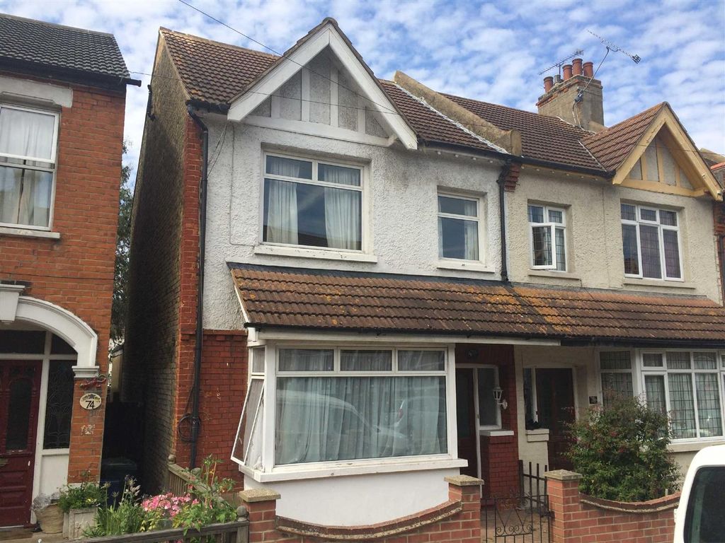 3 bed semidetached house to rent in Wenham Drive, WestcliffOnSea SS0