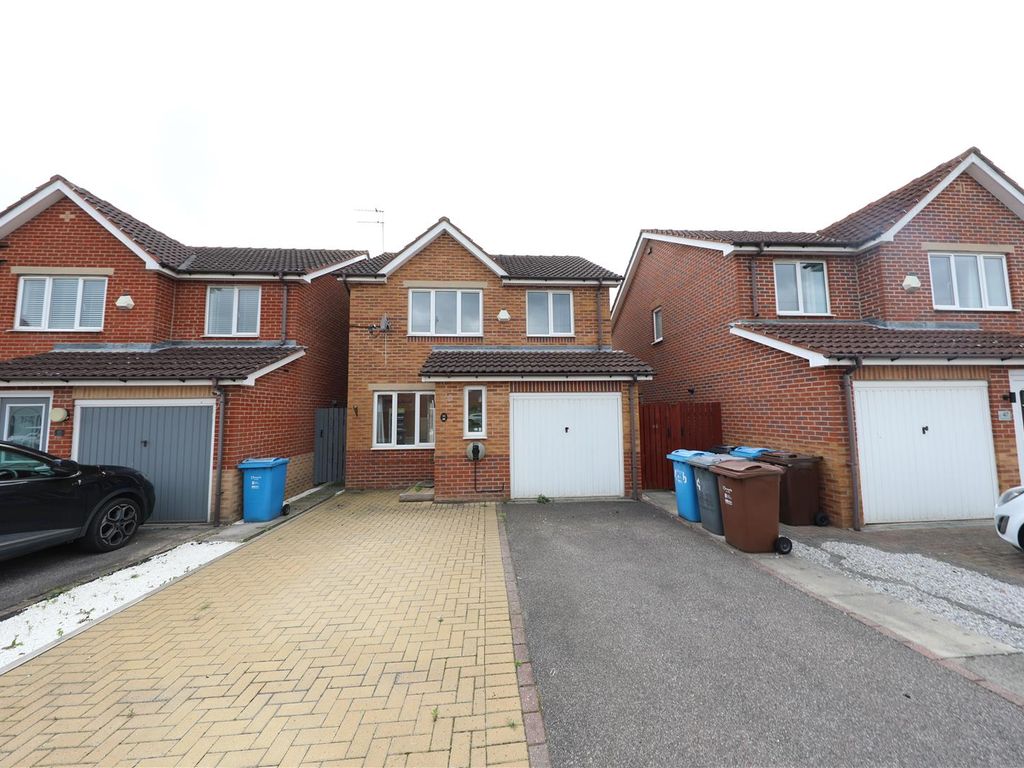 3 bed detached house for sale in Highgrove Way, Kingswood, Hull HU7, £
