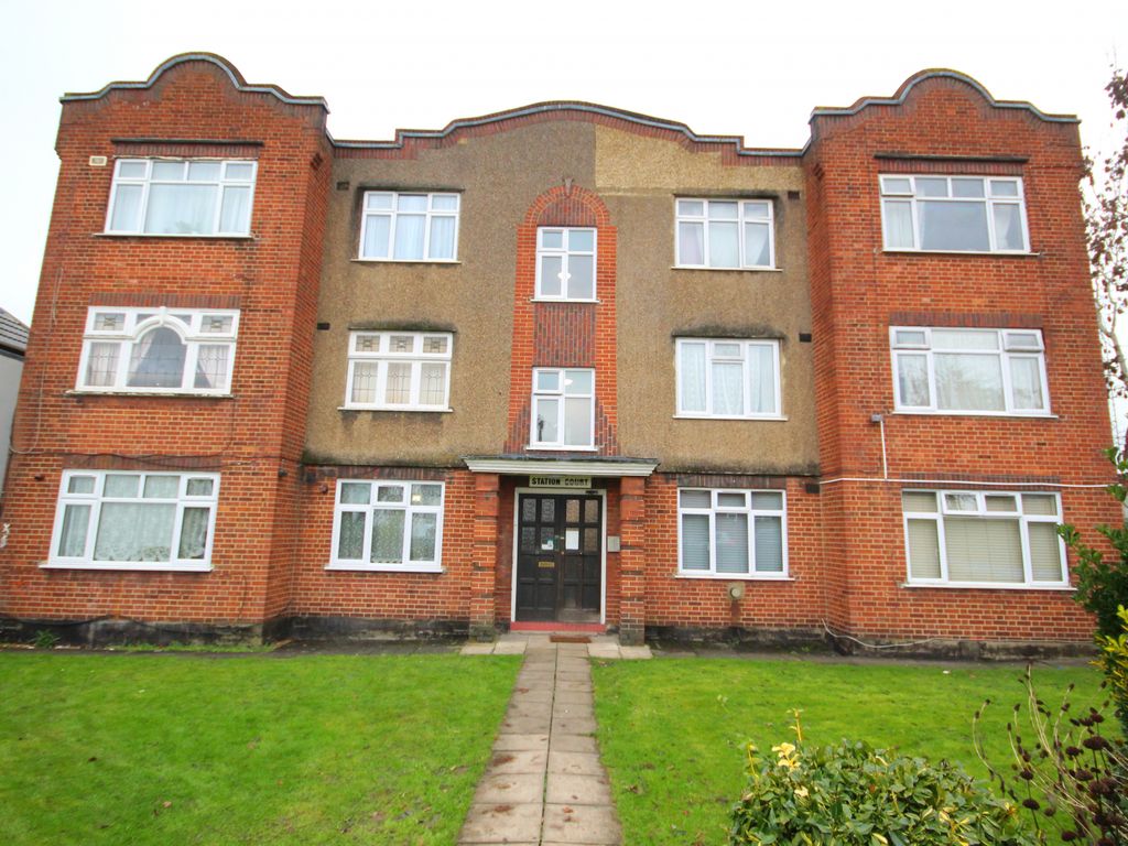 2 bed flat to rent in Windermere Avenue, Wembley HA9, £2,000 pcm Zoopla