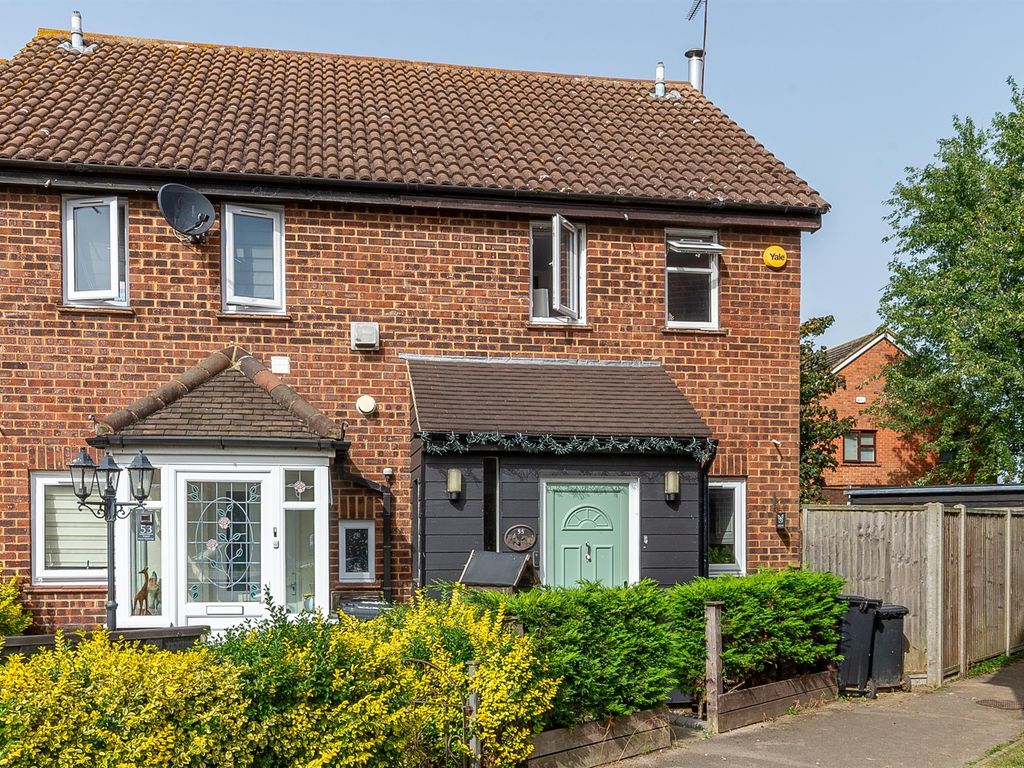2 bed end terrace house for sale in Wagtail Drive, Heybridge, Maldon