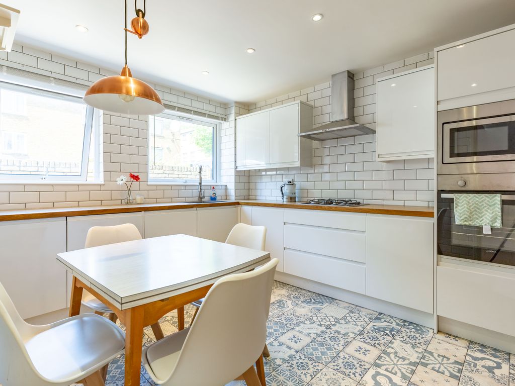 Harriet Close, London Flds E8  