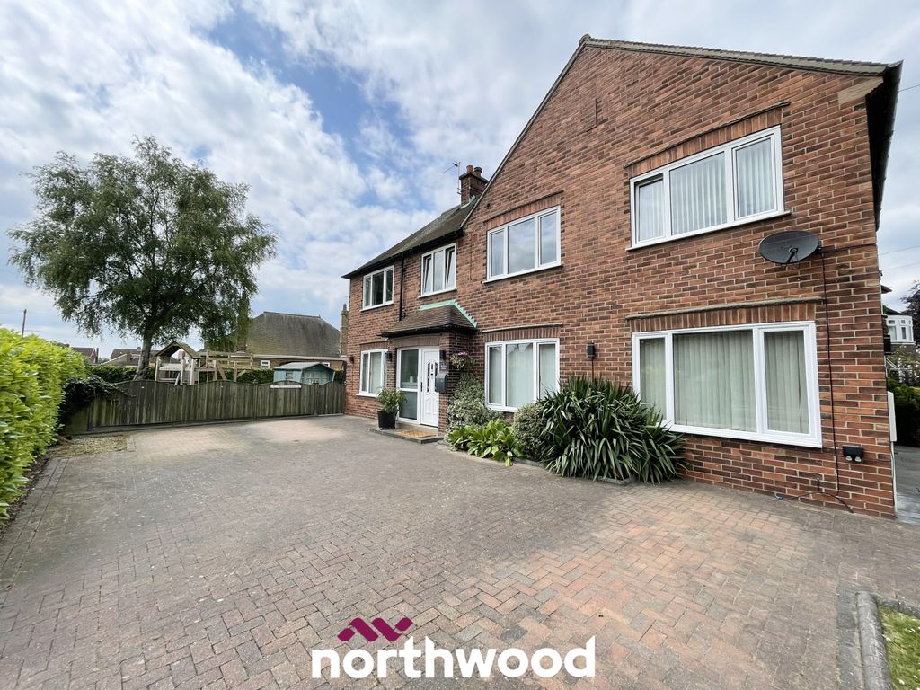 4 bed detached house for sale in Park Avenue, Goole, Goole DN14, £