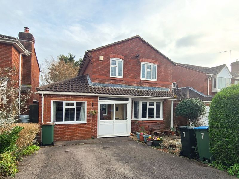 4 bed detached house for sale in Canons Way, Steyning BN44, £575,000