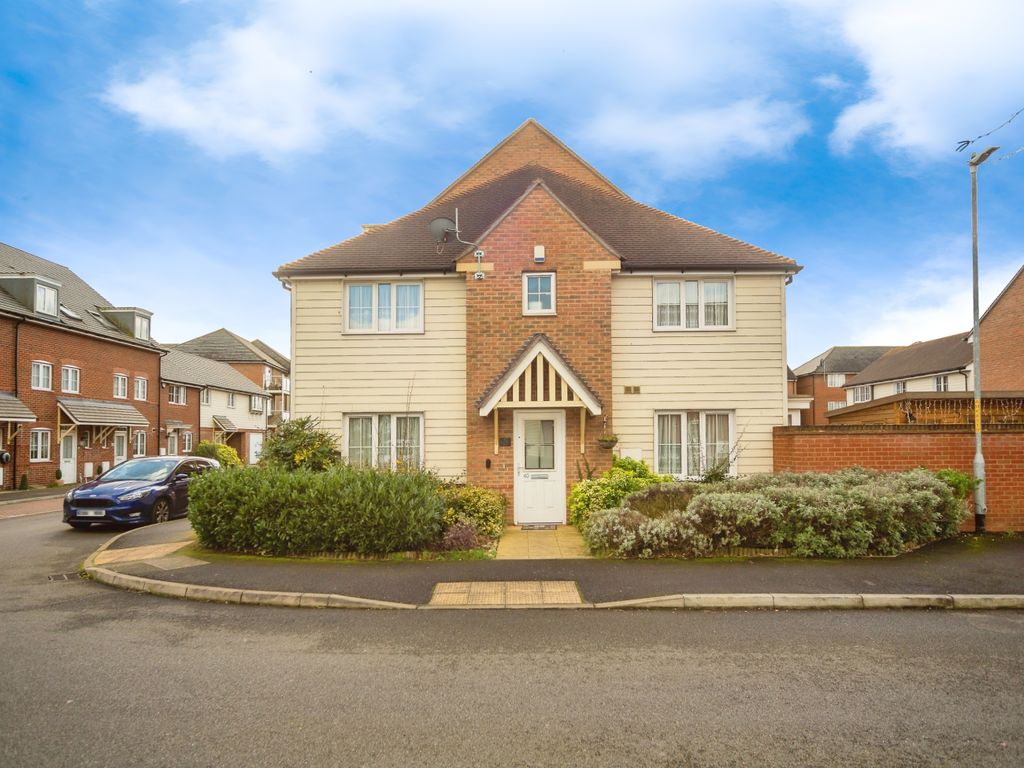 3 bed end terrace house for sale in Malt Kiln Place, Dartford DA2, £