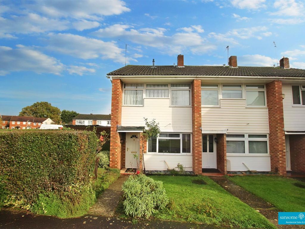 2 bed end terrace house for sale in Dalton Close, Tilehurst, Reading